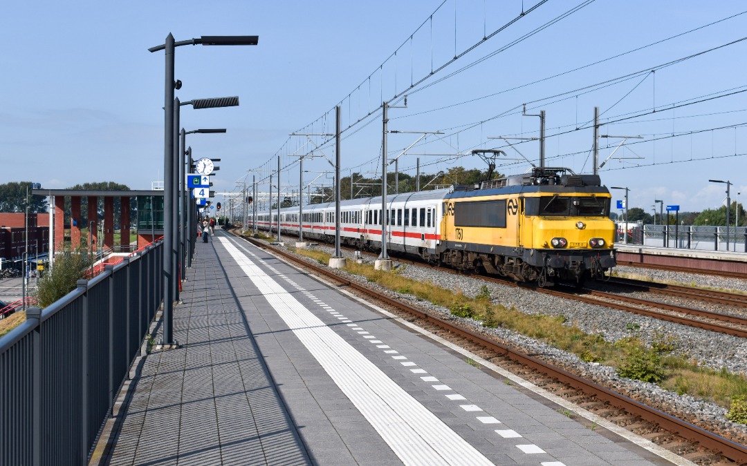 NL Rail on Train Siding: NSI 1750 komt met omgeleide IC Berlijn langs Dronten onderweg vanuit Amsterdam Centraal naar Bad Bentheim en Berlijn.