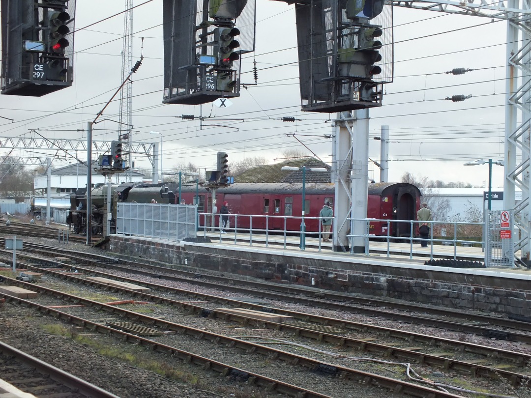 Cumbrian Trainspotter on Train Siding: WCR steam loco #46115 "Scots Guardsman" arriving back into Carlisle having been turned round before dropping
into the High...