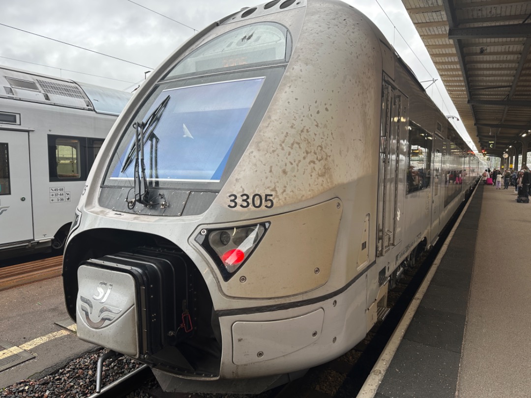 Vincent Hunink on Train Siding: In Sweden. I took the coast line up to Göteborg. Good fast trains every hour, run by DSB. Öresundståg. In
Göteborg there is a hotel...