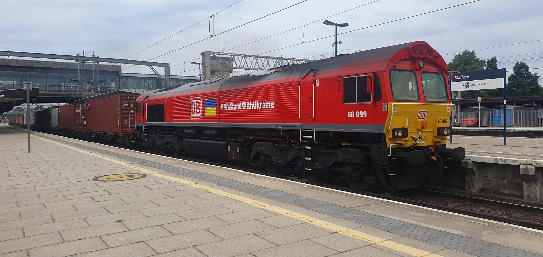 S160Class20Fan on Train Siding: DB Cargo UK's Class 66 No. 66099 is painted in a special #WeStandWithUkraine livery. This is my photo from yesterday!...