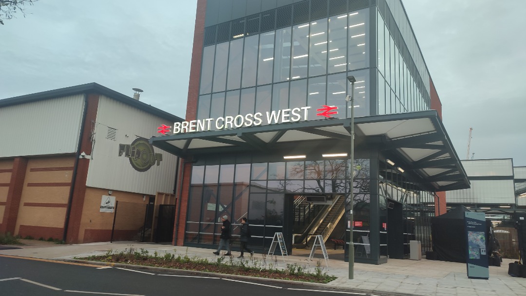 UniversalTransportStudio on Train Siding: Yesterday I visited London's Newest Station Brent Cross West! And I also met Michael C for the first time after
seeing his...