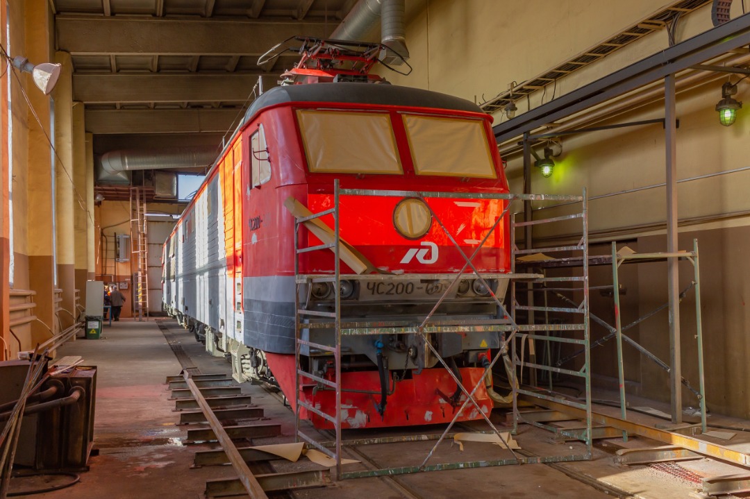 CHS200-011 on Train Siding: the second in a row in my profile, the fastest electric locomotive in Russia; CHS200-009 specially painted on April 26, 2022 for
the...