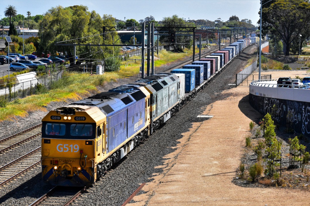 Shawn Stutsel on Train Siding: Pacific National's G519 and G520 powers through Werribee, Melbourne with 7902v, Container Service ex Mildura...