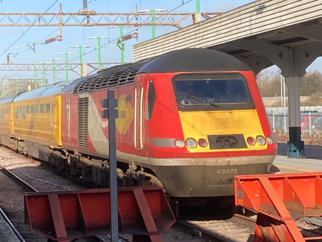 ceinneidigh54 on Train Siding: A rather grubby looking HST power-car 43272 with rear sister car 43274 resting at Northampton Station 1.2.24. The short rake of
yellow...