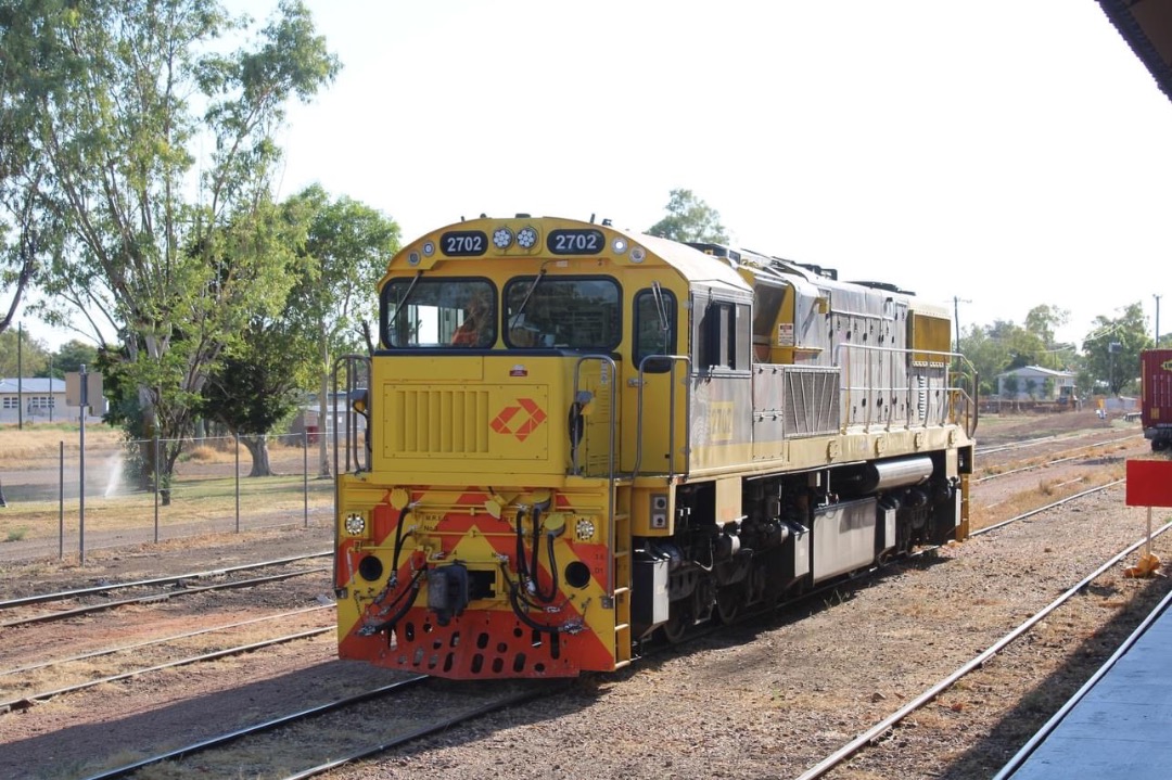 tomcourtjas36 on Train Siding: 13/11/23 Aurizon 2702 bringing a load freight for longreach then continued further West to Winton with a single container