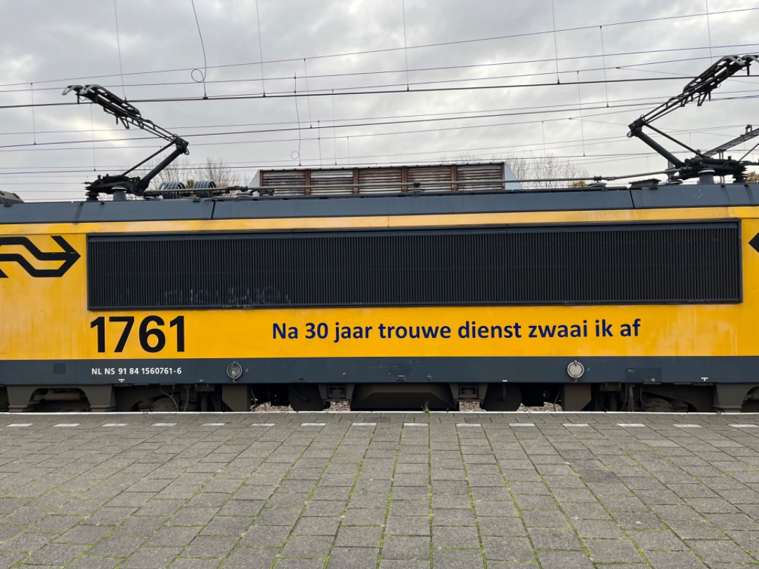 Joran on Train Siding: De Intercity Berlijn trein met 2 series 1700 locomotieven die een afscheidsrit deed genomen in Rotterdam Stadion. Die series 1700
locomotieven...