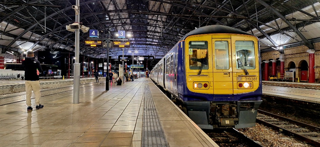 Guard_Amos on Train Siding: Today's 2 picture helping comes from Liverpool Lime Street and featured a nice little surprise (15th December 2023)