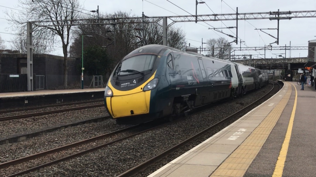 George Jackson on Train Siding: I went over to Lichfield Trent Valley this morning to see 45699 Galatea! It was working the Cheshireman from London Euston -
Chester.