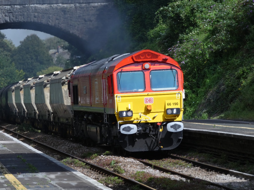 Jacobs Train Videos on Train Siding: #66190 is seen powering an empty wagons move from Exeter Riverside N.Y to Lostwithiel Down Goods Loop through Devonport
station