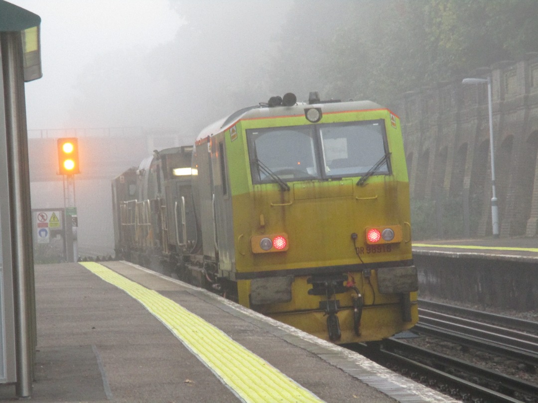 OfficiallyCharles on Train Siding: Woke up quite early on this foggy morning to see MPV DR98968 + DR98918 working a Horsham round trip as well as some
Southern...