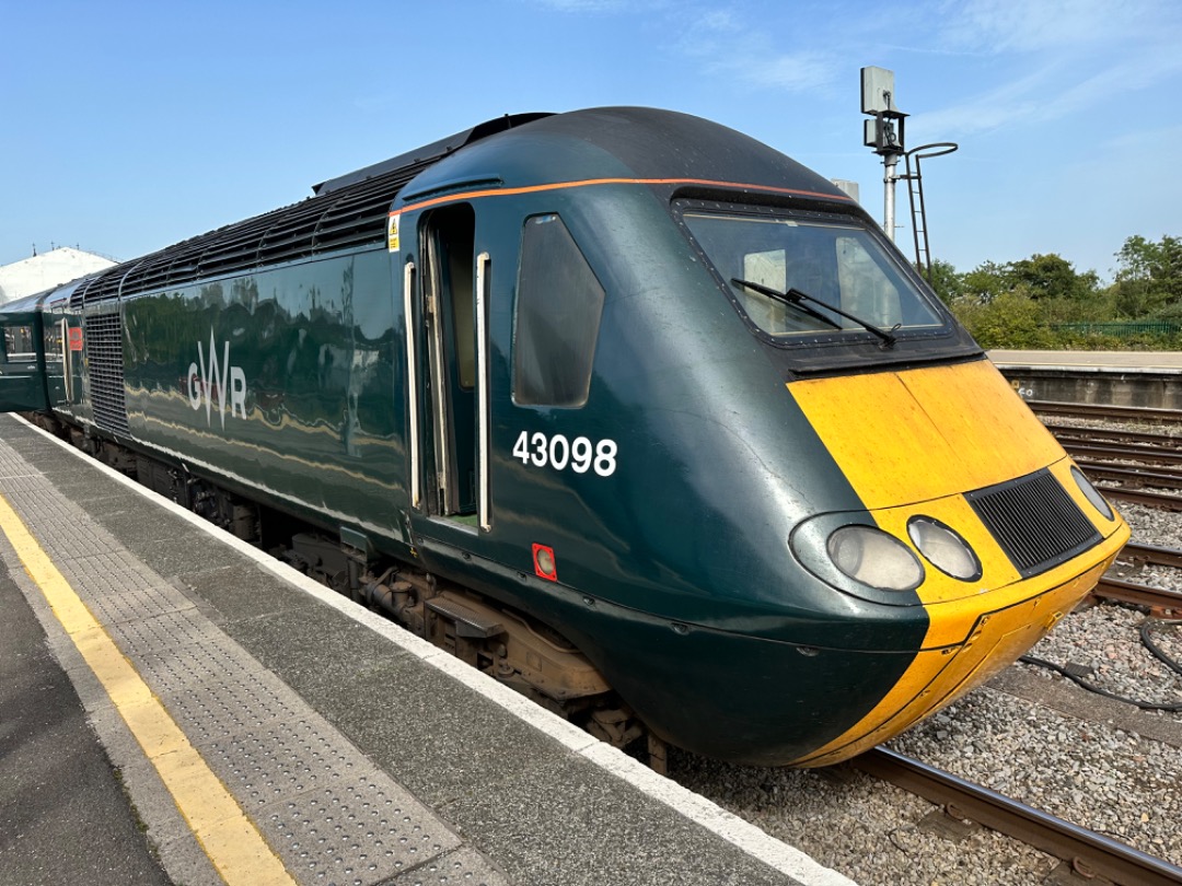 Michael Gates on Train Siding: Another ‘bucket list’ journey completed today, to catch a HST ‘Castle’ on the (delayed) 12.00 Cardiff to
Taunton. GWR 43162...