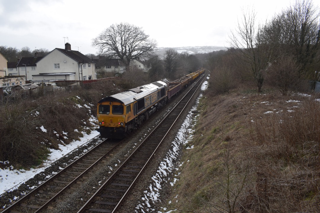 Hardley Distant on Train Siding: CURRENT: 66736 'WOLVERHAMPTON WANDERERS' (Front - 1st Photo) and 66719 'METRO-LAND' (Rear - 2nd Photo) pass
Rhosymedre near Ruabon...