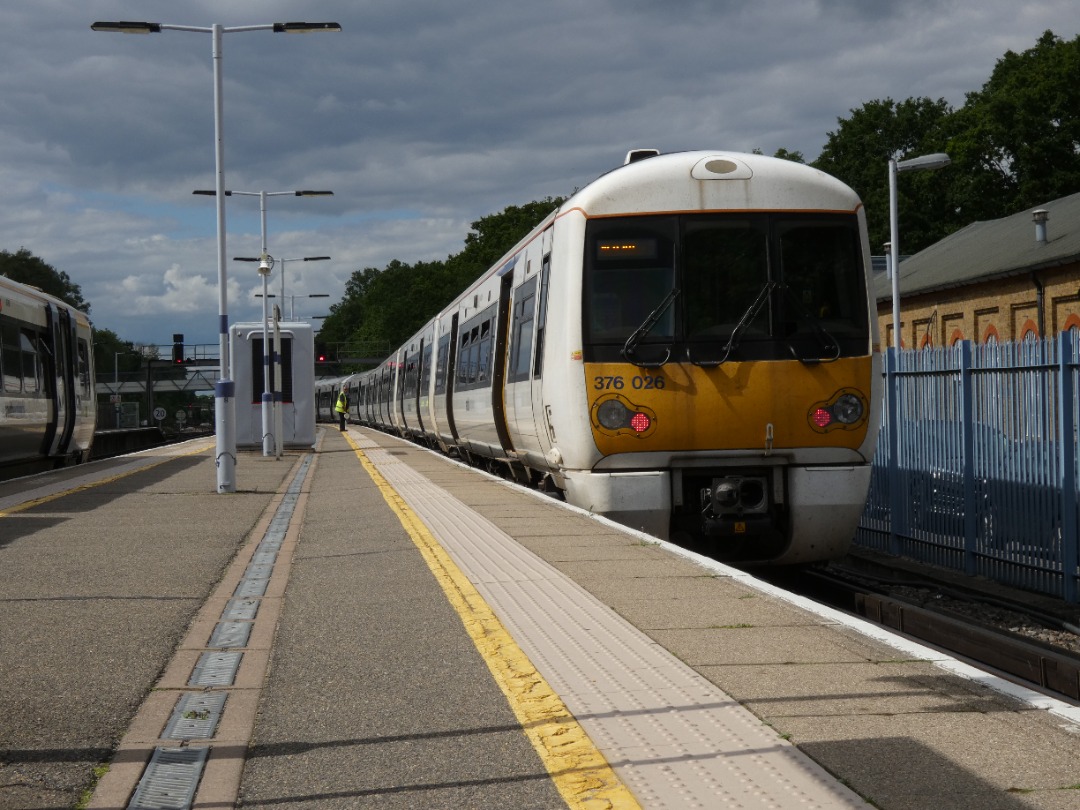 Jacobs Train Videos on Train Siding: #376026 is seen departing Orpington station commencing a Southeastern service to London Victoria