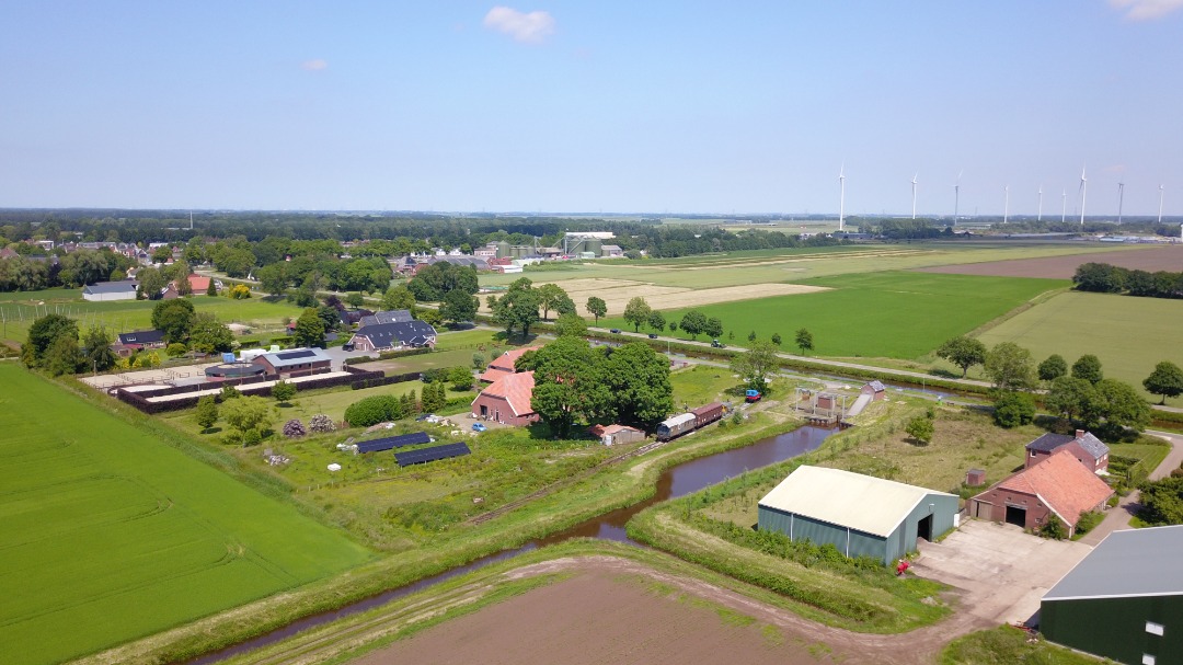 shunterinn on Train Siding: We have an appartement for rent in our modern farmhouse. Students for Groningen City can apply. 20 minutes from the city by train or
car.