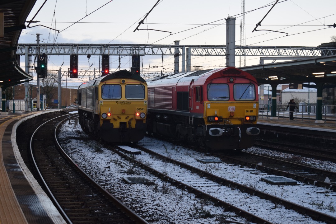 Hardley Distant on Train Siding: CURRENT: 66541 (Left) and 66019 (Right) both stand at red signals awaiting onward movements at the Southern end of Carlisle
Station...