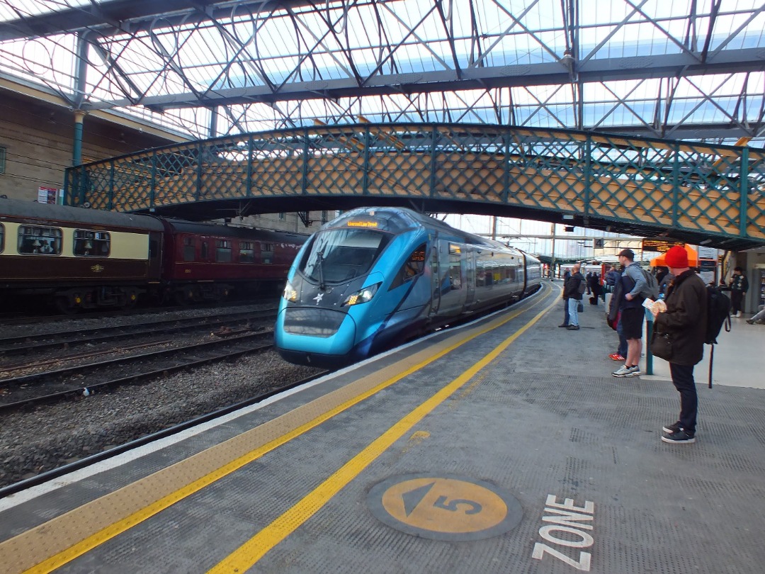 Cumbrian Trainspotter on Train Siding: Transpennine Express class 397/0 No. #397009 arriving into Carlisle yesterday working 1M75 1208 Glasgow Central to
Liverpool...