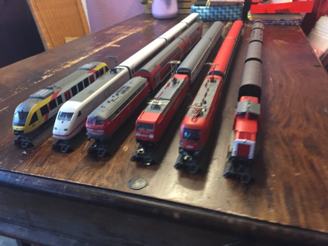 My Trains nl Productions on Train Siding: This is how it looks when you put all my model trains, including my passenger cars, next to wacht other