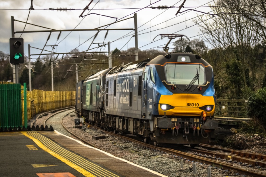 Rowan on Train Siding: 88010 'Aurora' & 68004 'Rapid' cruise past Durham working 4Z43 06:01 Daventry DRS (Tesco) to Mossend Euroterminal
| 18/02/23