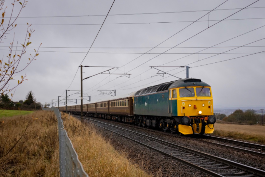 David Mainor on Train Siding: LSL 47614 is seen leading ‘The Edinburgh Christmas Statesman’ 1Z20 Hull - Edinburgh near Kirknewton on December 4th,
2021.