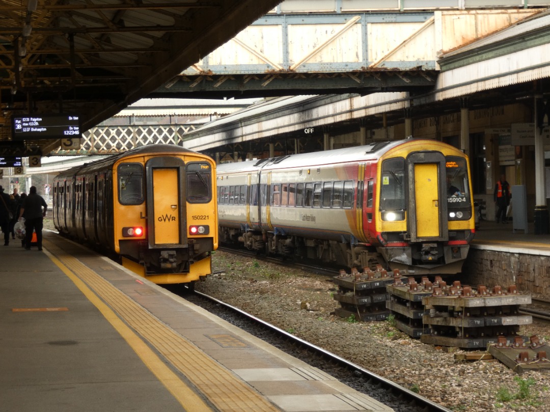 Jacobs Train Videos on Train Siding: #159104 is seen stood at Exeter St Davids working a South Western Railway service to London Waterloo whilst #150221 is seen
stood...