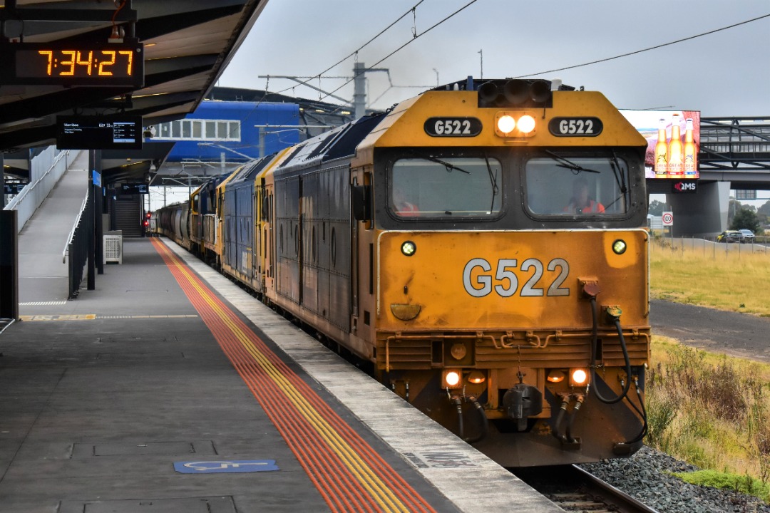Shawn Stutsel on Train Siding: On a Gloomy Morning, Pacific National's G522, BL34, XR551 and XR555, rolls through Williams Landing Station, Melbourne with
9360, Loaded...