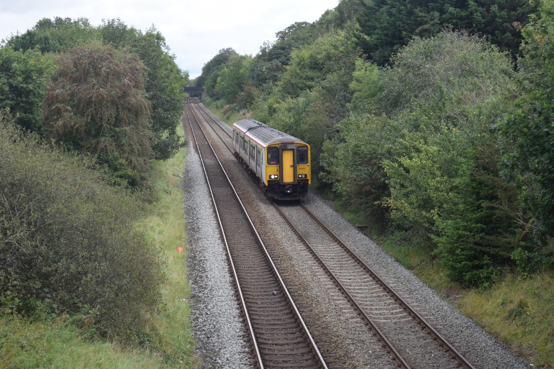 Hardley Distant on Train Siding: CURRENT: 150217 passes Rhosymedre near Ruabon today with the 1I14 09:27 Holyhead to Birmingham International (Transport for
Wales)...