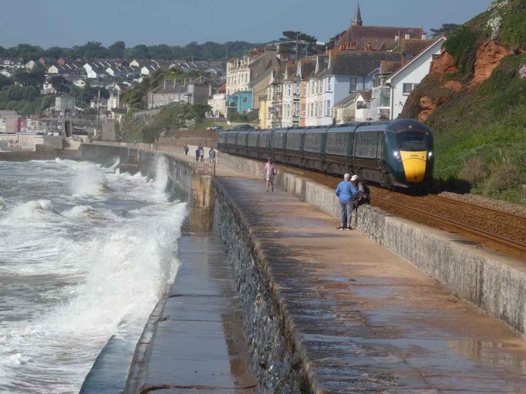 Jacobs Train Videos on Train Siding: #802019 + #802012 is seen traversing the Dawlish Sea Wall working a Great Western Railway service from Penzance to
London...