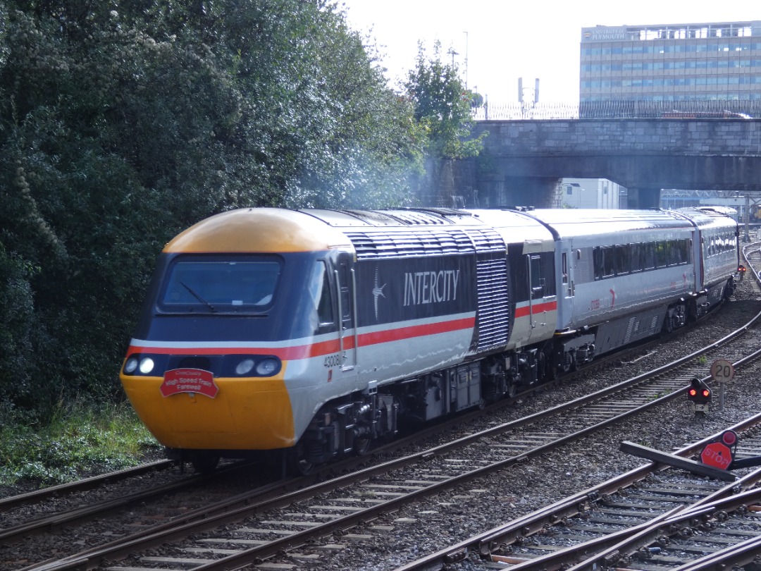 Jacobs Train Videos on Train Siding: #43007 and #43008 are seen working the final ever Intercity HST passenger service out of Plymouth working a CrossCountry
service...