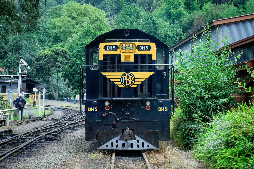 Phil Ostroff on Train Siding: DH5 Diesel shunter at Belgrave, Victoria, Australia. These support the steam locomotive attraction known as the Puffing Billy
railway,...