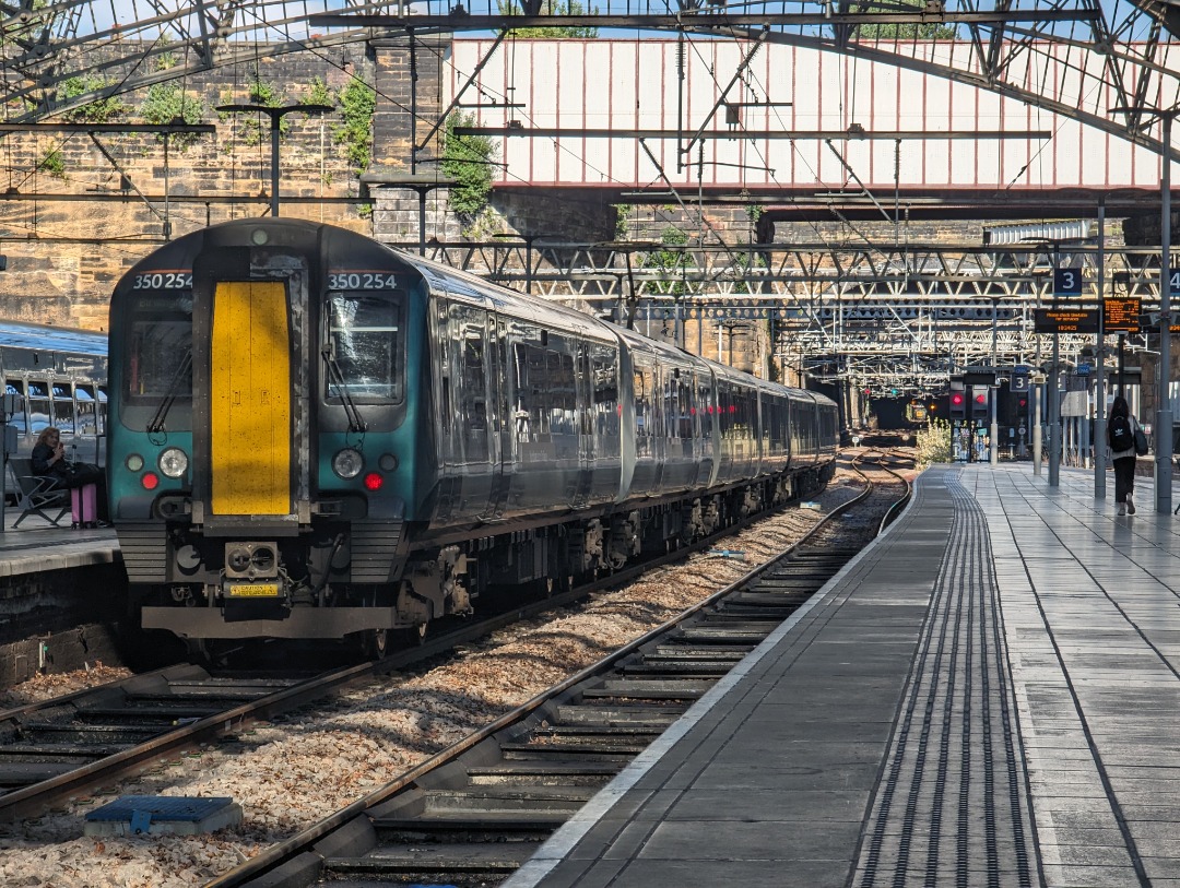 holly rose on Train Siding: London Northwestern Railway's 350254 (and another unidentified 350 at the front) leaving Liverpool Lime Street on a service to
Birmingham,...