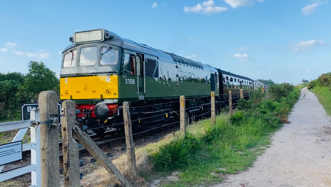 George on Train Siding: Class 25 D7659 climbing Kelling Bank during the North Norfolk Railway Mixed Traction Gala 2022. Visiting from Peak Rail. Then stayed at
the...