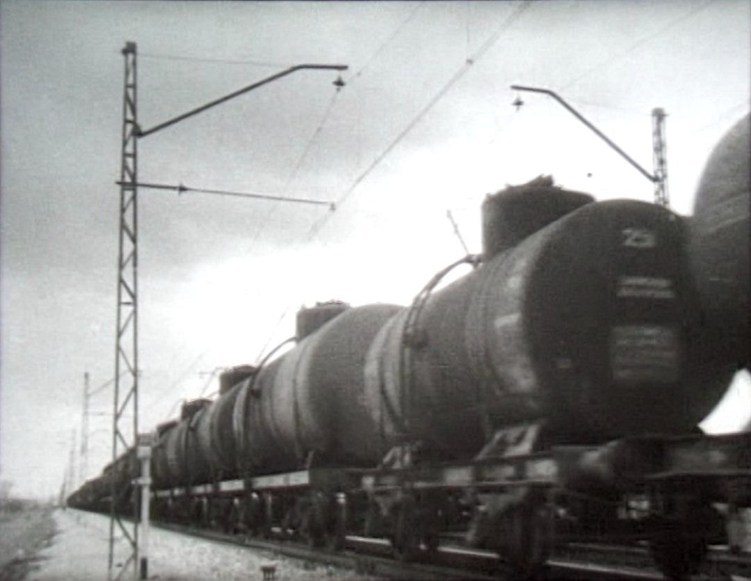 myaroslav on Train Siding: Rare documentary shots taken in 1950s show the electrification of trans-siberian railway (exactly Omsk and Tomsk railways, as they
were...