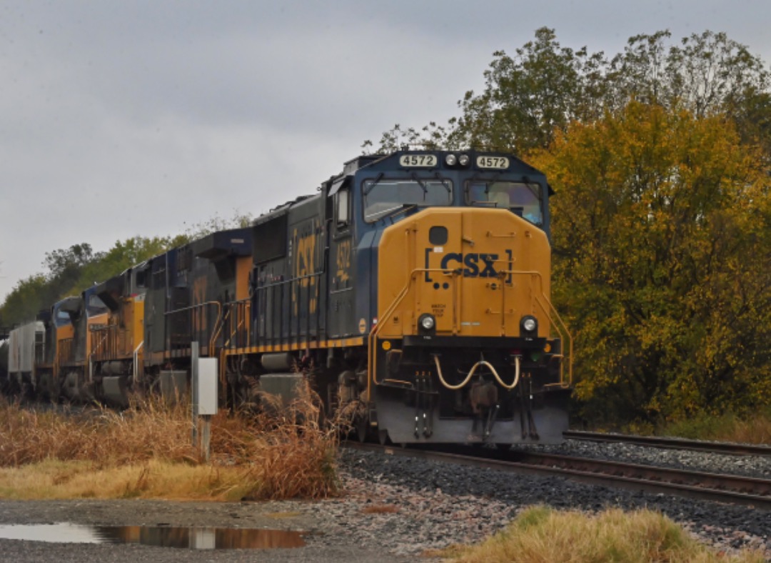 Braden Hamilton on Train Siding: Caught this yesterday. These CSX locos are way far from home, as I caught them in Durant Oklahoma.