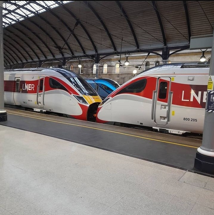 Will Fraser on Train Siding: #trainspotting LNER's 10 car at Newcastle train station going to London from Edinburgh #LNER