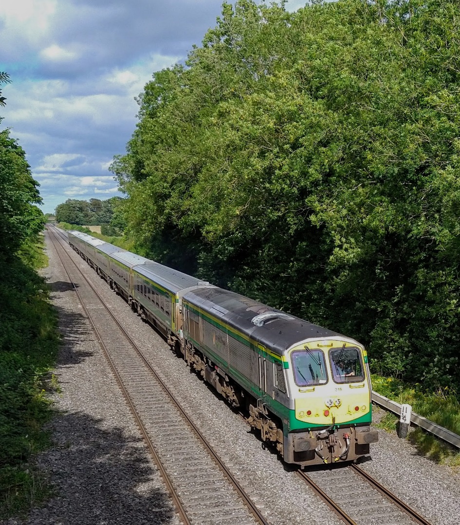 kennystu on Train Siding: Two more 201 class. 218 Abhainn na Garbhóige, and a blurry 216 Abhainn na Dothra. 216 is in the Belmond Grand Hibernian livery.
It's used...