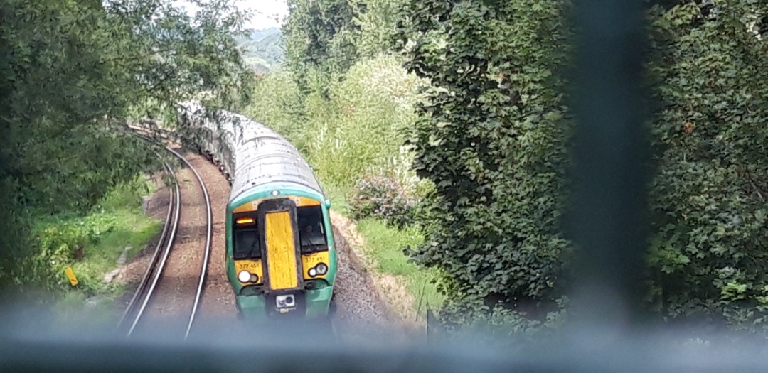 matthew_garner on Train Siding: #trainspotting #train #emu #station #tunnel #bridge This was taken from Pells Footbridge (677) on KJE1 in Lewes last Saturday.
The...