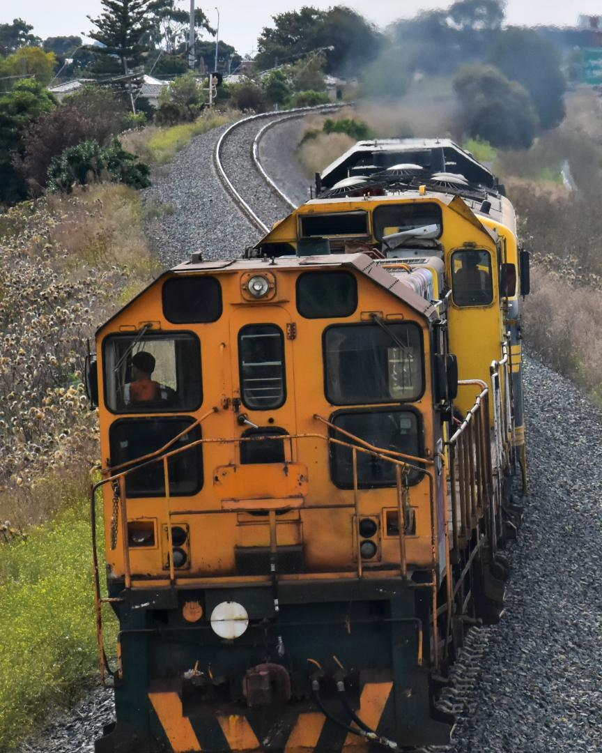 Shawn Stutsel on Train Siding: SRHC's (Seymour Railway Heritage Centre) T357 (LEL), P22 and S303 haul H1 and Y152 as D677v, Light Engine Movement from
North Dynon to...