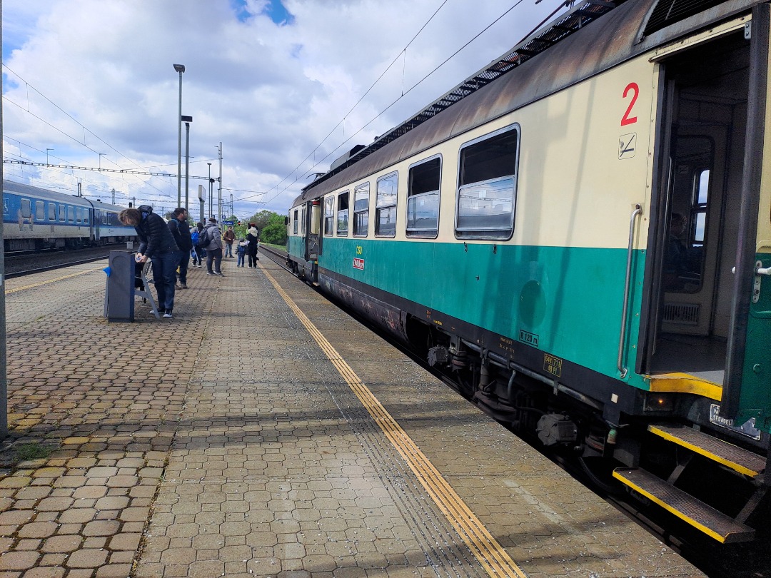 Vlaky z česka on Train Siding: I've enjoyed my day in Olomouc but it's time to go home now. I'll be riding this RJ 1016 RJet again back to
Prague.