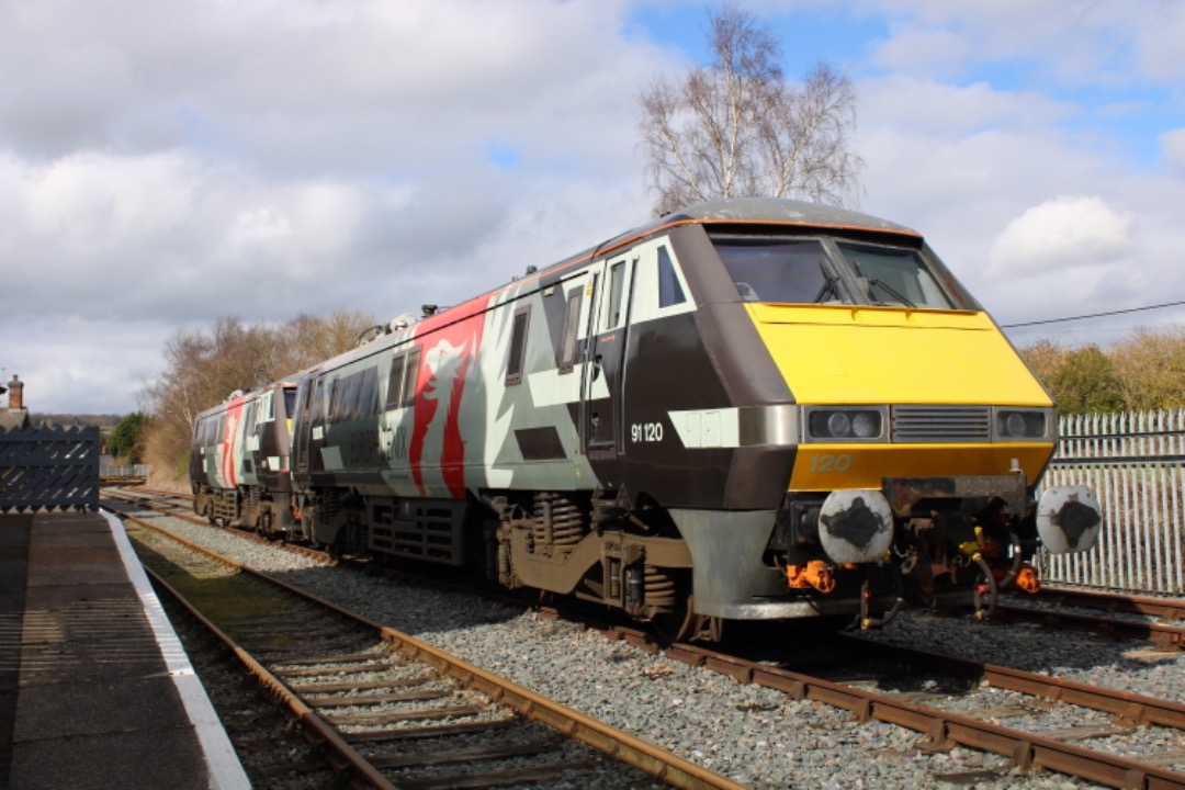 LNER Train Fan on Train Siding: 91117 & 91120 are seen at Barrow Hill sporting the EuroPhenix Livery! Thaese we're suppose to go to Bulgaria but than
plan has been...