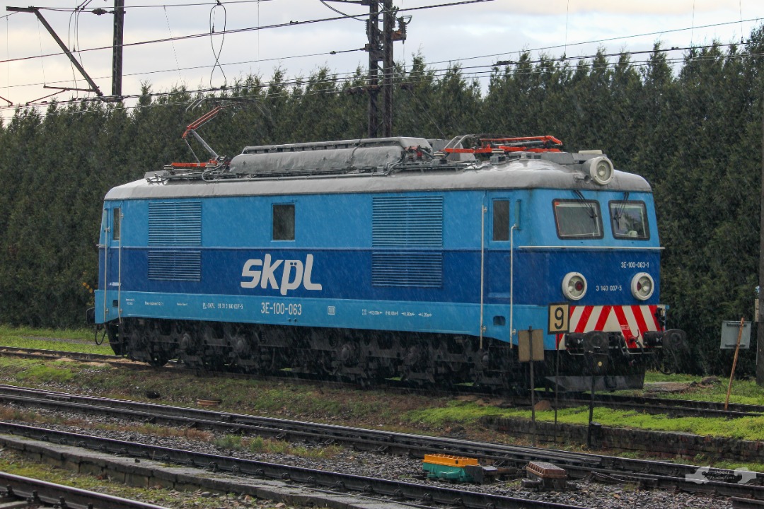Adam L. on Train Siding: An former DB Cargo Polska (Nee - Private) ET21 Class electric, sits online nearby one of the Chałupki Signal Boxes with it's crew
onboard...