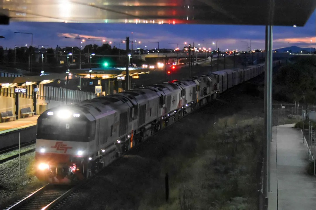 Shawn Stutsel on Train Siding: SCT's CSR013, CSR022, CSR003 and CSR002, along with Aurizon's ACB4403 and ACB4404 (DA) rolls through Williams Landing,
Melbourne at dusk...