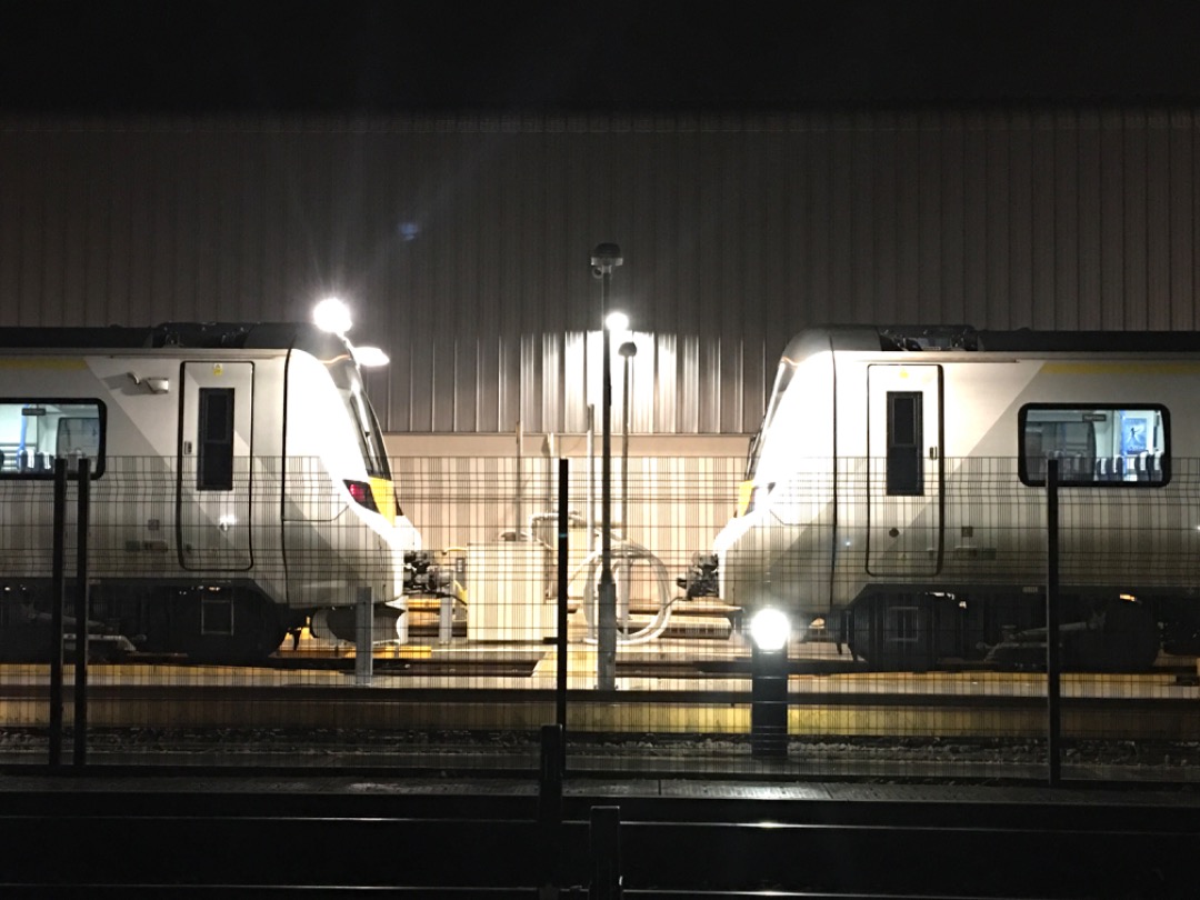 Mista Matthews on Train Siding: Working at Three Bridges Depot last night. Pt.2. Sorry, there are a few blurry photos due to the speed of the trains.