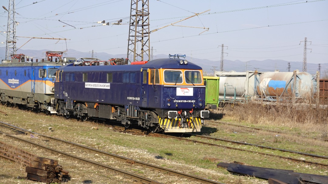BG RAIL on Train Siding: These locomotives are owned by the private Bulgarian Railway Company (БЖК). I have heard, that they are bought from Britain.