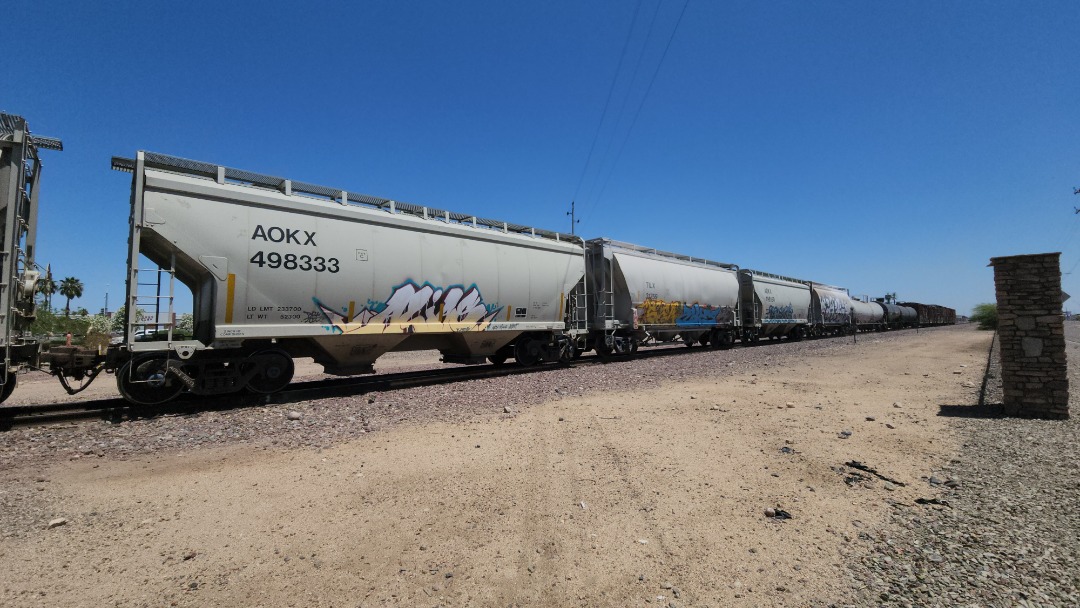 Hugo Wagner on Train Siding: Some quick phone captures of the H-PHXBEL on my way home from work last week. Always some interesting graffiti on the BNSF Phoenix
Sub