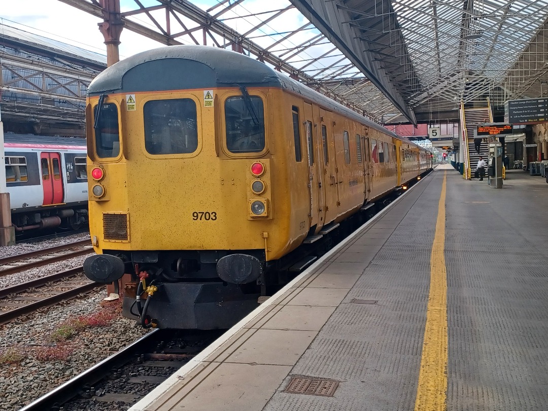 Trainnut on Train Siding: #photo #train #steam #diesel #hst #station Network Test train, Midland Pullman, 35018, 60055, 47830, 47804, 37706 and 45690 Leander at
Crewe .