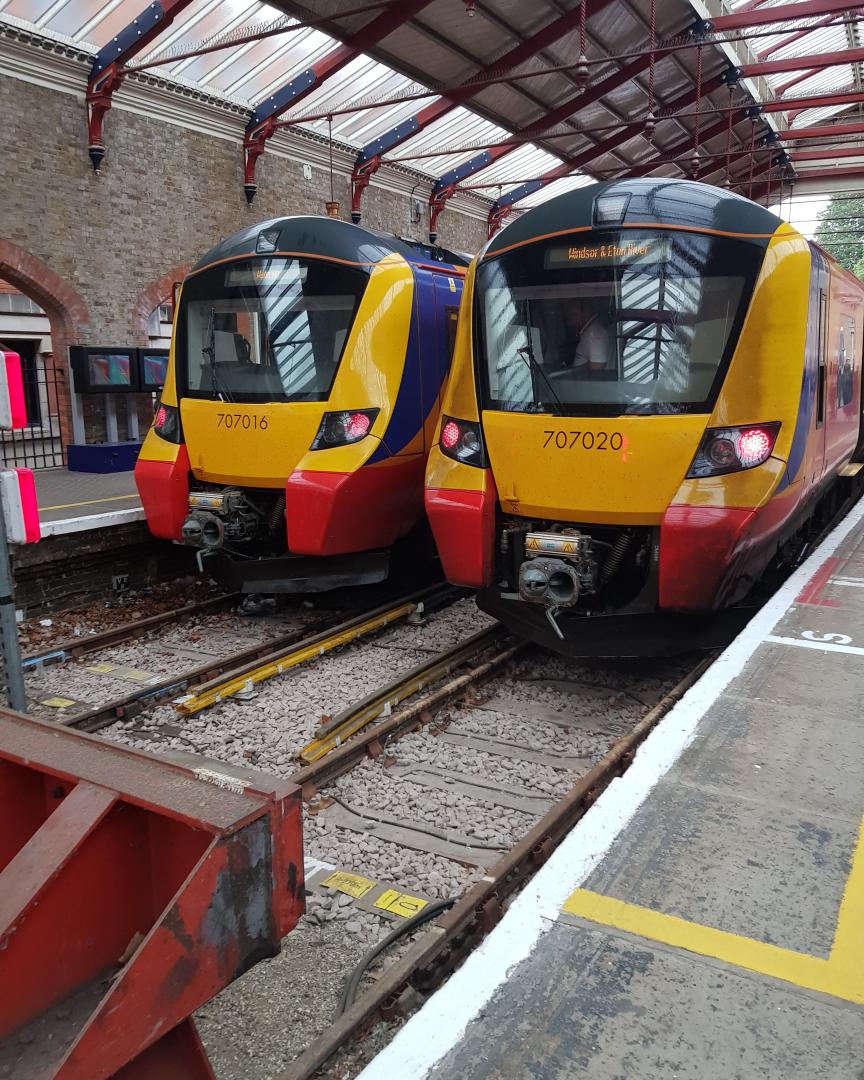 Jack Jack Productions on Train Siding: Plenty of 707s at Windsor. 707 020 lead a terminating service in from London Waterloo, with 707 016 trailing a service to
London...
