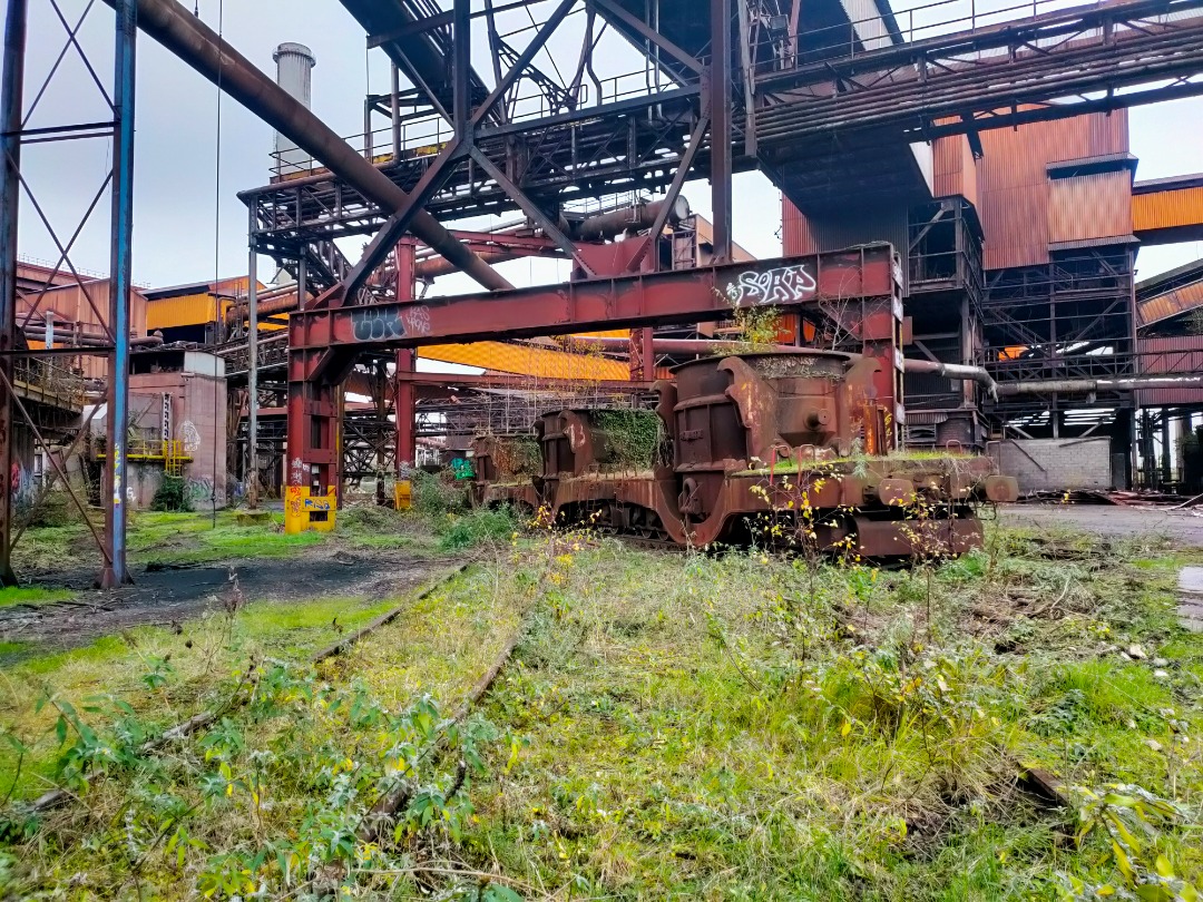 Christiaan Blokhorst on Train Siding: These old wagons standing on a old abandoned steel plant. The coal wagons witch were stille loaded with coal are now
moved, these...