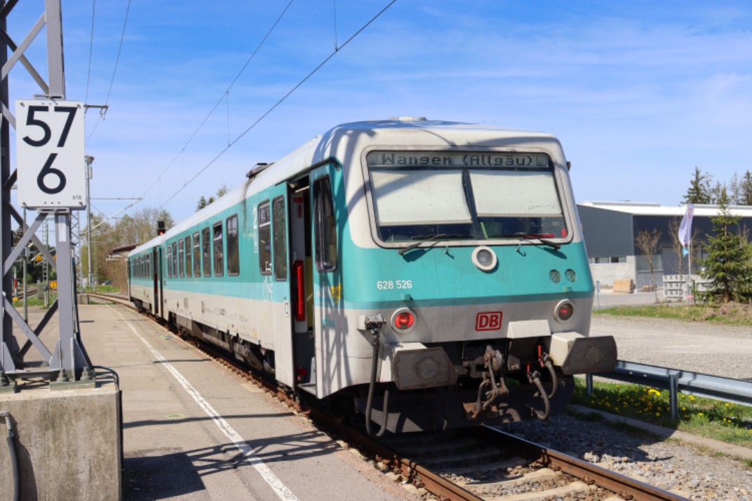 Martin on Train Siding: 🇩🇪 Baureihe 628 (Anna & Maria) von DB Regio Baden-Württemberg im Ersatzverkehr auf der Württembergischen
Algäubahn (RB 53) zwischen...