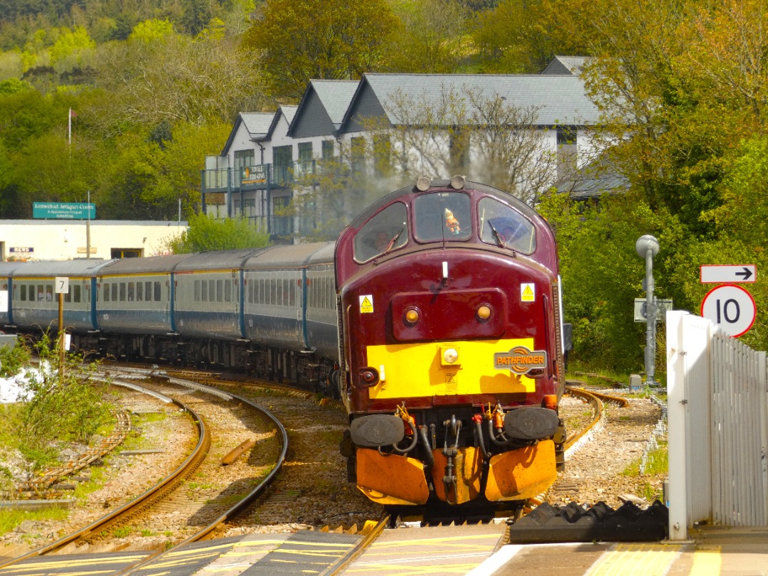Jacobs Train Videos on Train Siding: #37668 + #37518 are seen passing through Lostwithiel station working a double headed railtour from Dorridge to Penzance