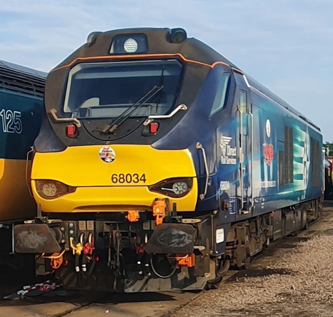 Rail Riders on Train Siding: Today our named Direct Rail Services 68034 Rail Riders 2020 is with 68018 Valiant working the 6S99 06.21 Kingmoor to Georgemas
Junction...
